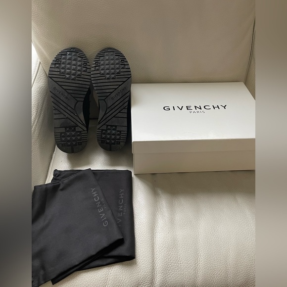Givenchy Active Runner Black/White E41 (US8)Men - Picture 10 of 11